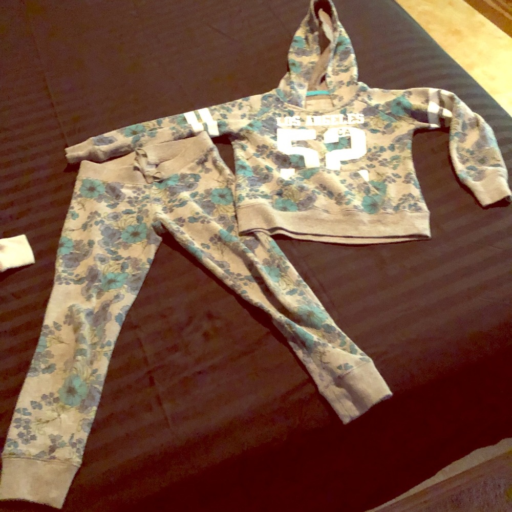 Aero size 6 blue and gray track suit